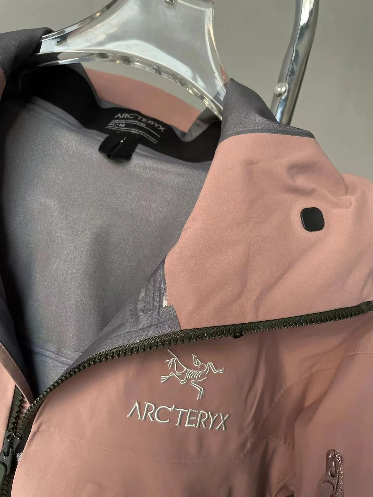 🇷🇺ARC‘TERYX Alpha SV 6 🇷🇺 S~2XL 🌘 7000+ ， GORE-TXE ，， ， ， ，Ykk ， ， 🌘 ， ， ， 。 Pink Size 175 120 s S ： 116 66 64 51 M ： 120 67 66 52 L： 124 68 68 53 XL： 128 69 70 54 XXL： 132 70 72 55